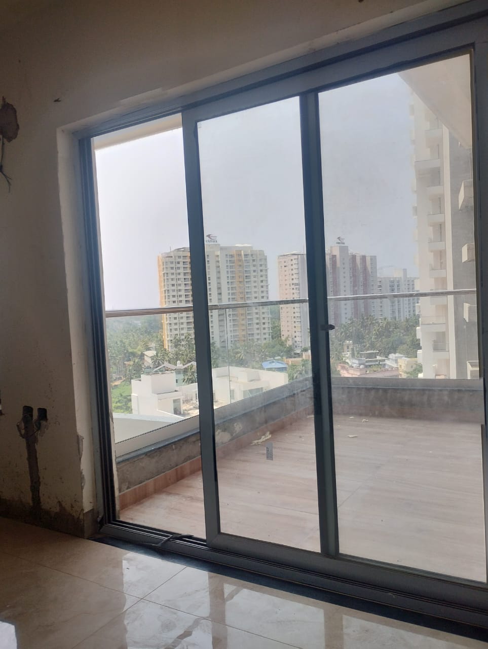 NEW LUXURY  3  B H K  FLAT FOR SALE IN   AAKULAM  