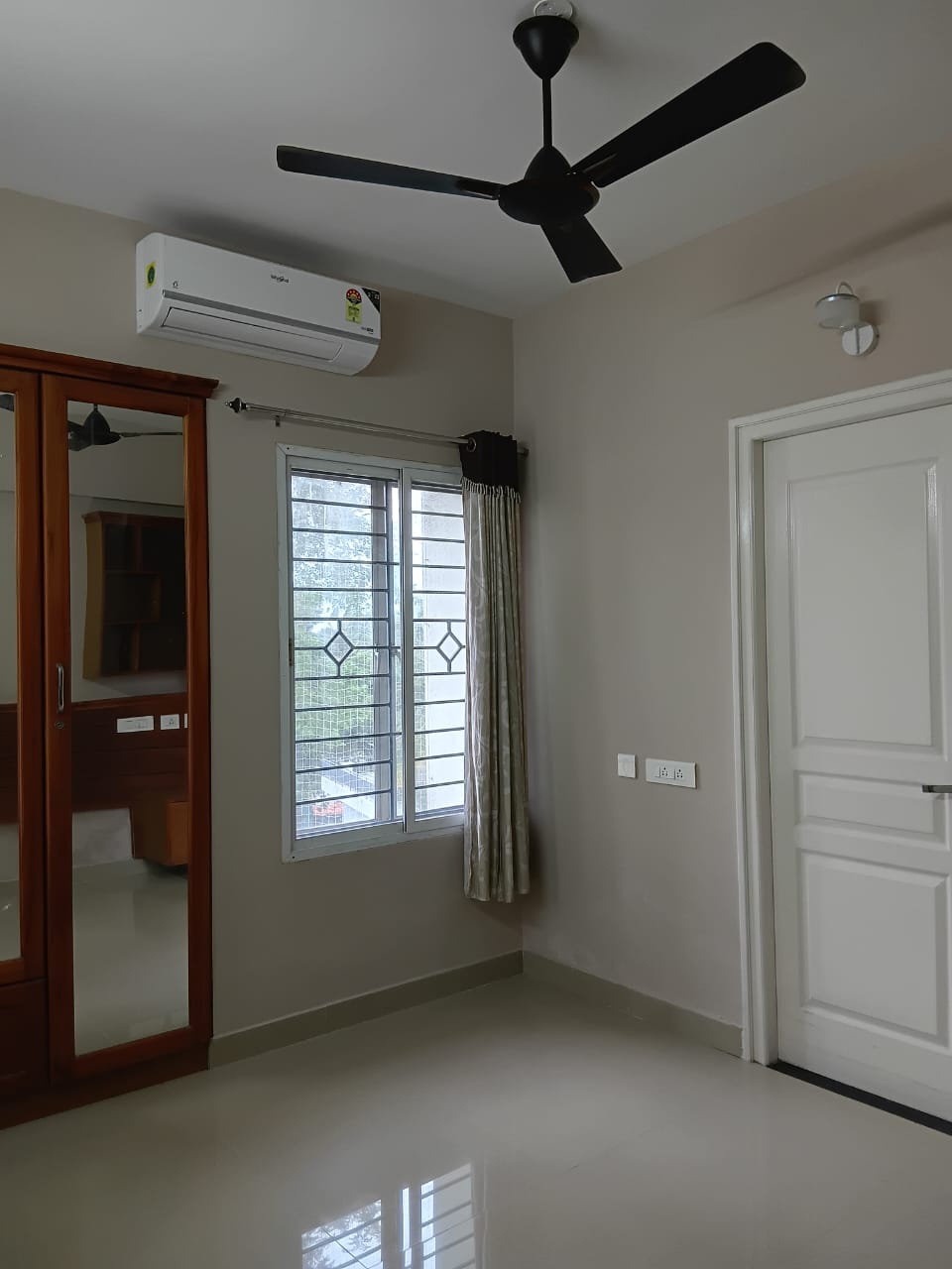 2 B H K   SEMI   FURNISHED  FLAT