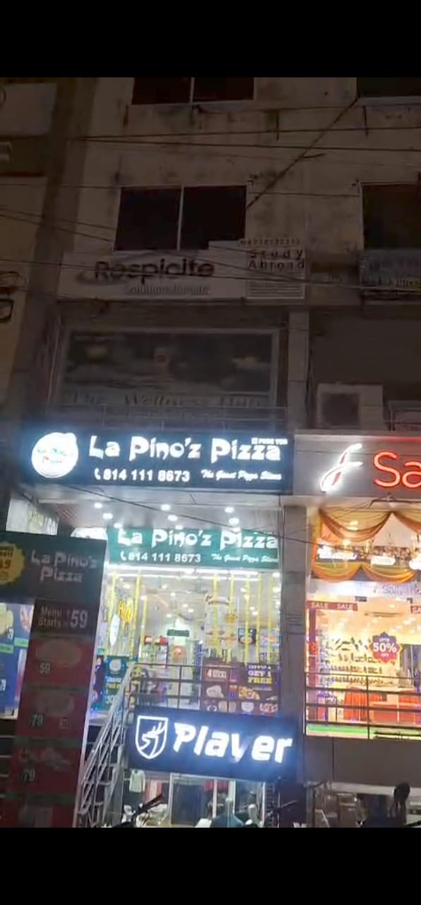 1000 feet shop on first floor