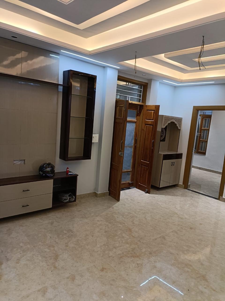 3 bhk semi furnished Flat