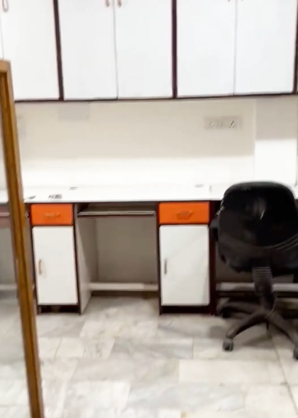 300 Sq Ft Fully Furnished Office Space for Rent 